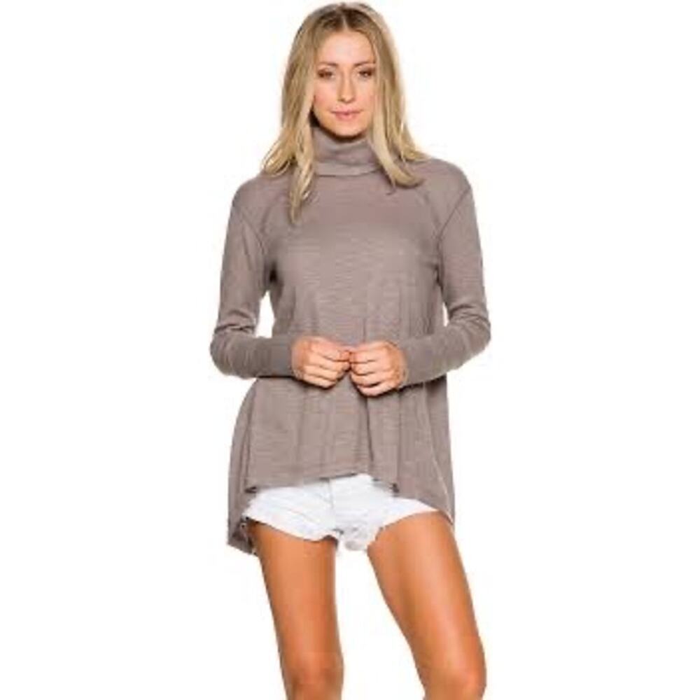 Free People We The Free Turtle Neck Slit Back Hi-Lo Sweater Size XS Taupe - Picture 5 of 14